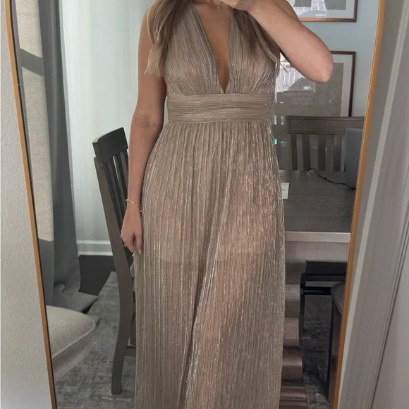 Solemio Metallic Gold Plunge V-Neck Prom Dress - Picture 3 of 7